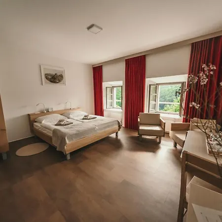 Rooms & Apartments Podsreda Castle Exterior photo