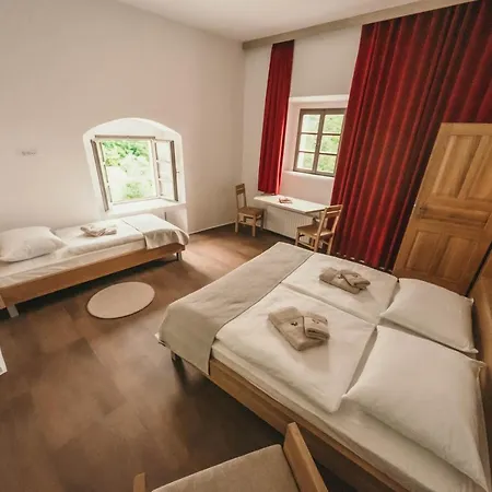 Rooms & Apartments Podsreda Castle Exterior photo