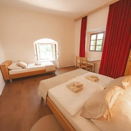Rooms & Apartments Podsreda Castle Exterior photo