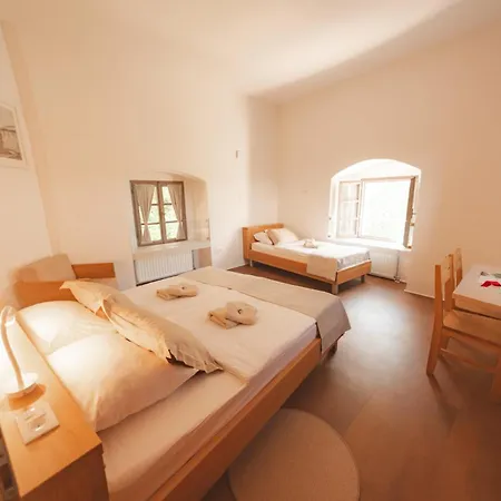 Rooms & Apartments Podsreda Castle Exterior photo