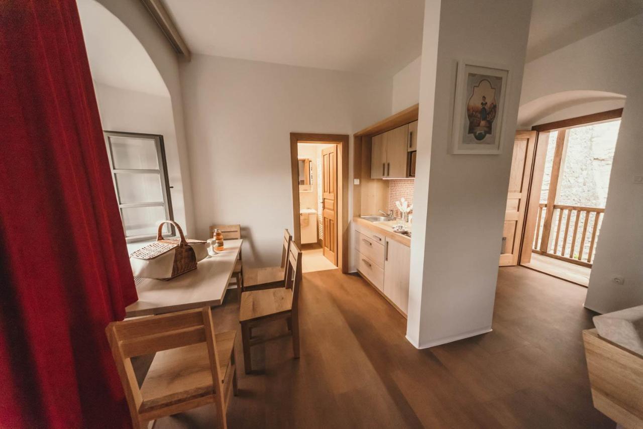 & Castle Apartment *
