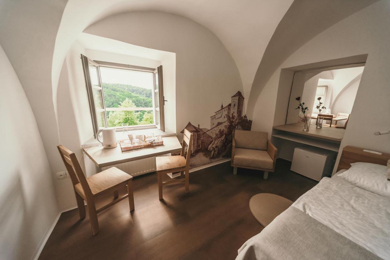 & Castle * Podsreda